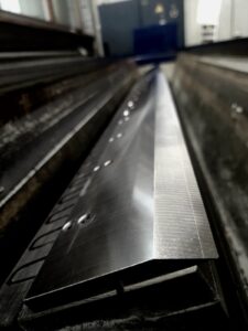 Präzisionsgeschliffenes Messer für eine Druckerei Feldmann-Schleiftechnik